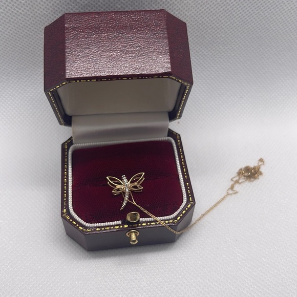 Jewelry - 10 karat yellow gold necklace with genuine diamonds